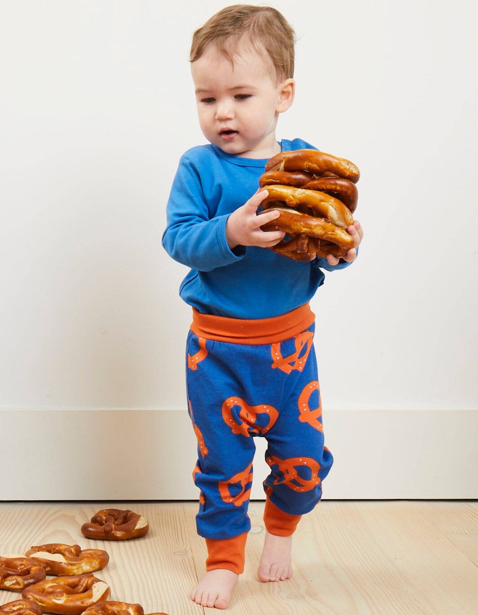 Bio-Baumwoll Baby Pumphose mit Brezel-Druck