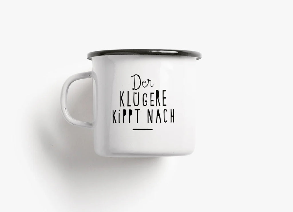 Tasse aus Emaille "Der Klügere"