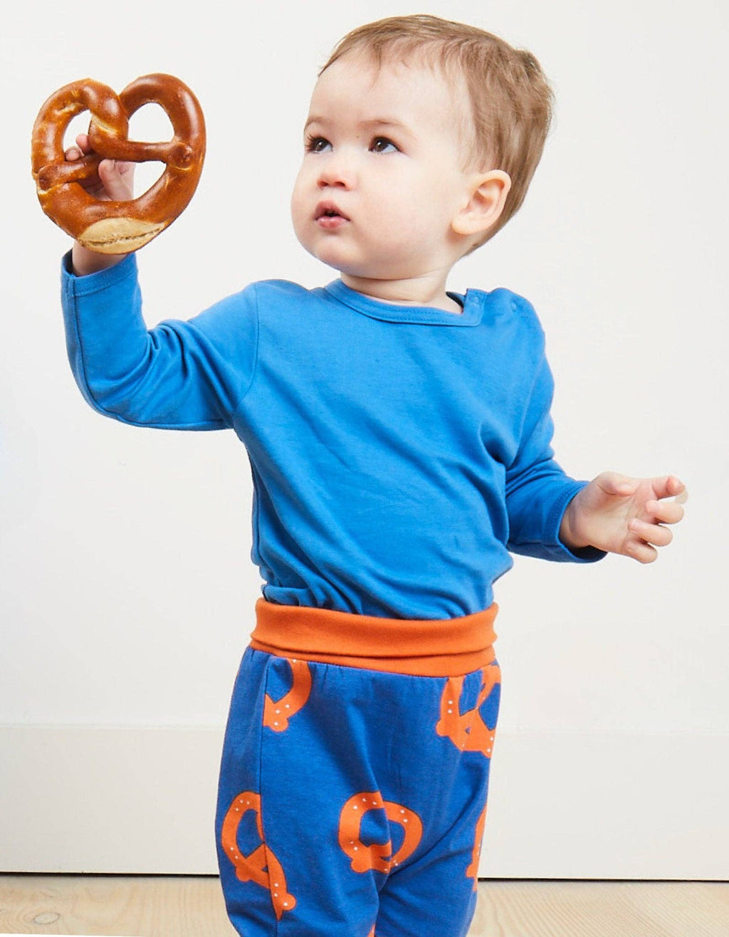 Bio-Baumwoll Baby Pumphose mit Brezel-Druck