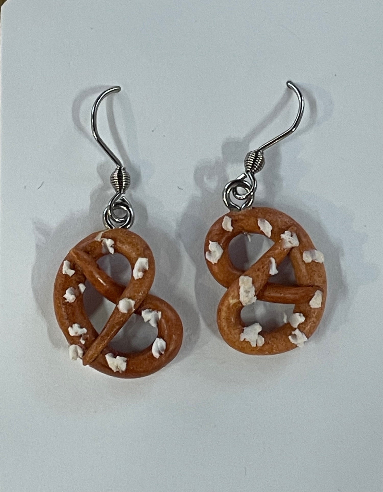 Ohrringe in Brezelform - handmade